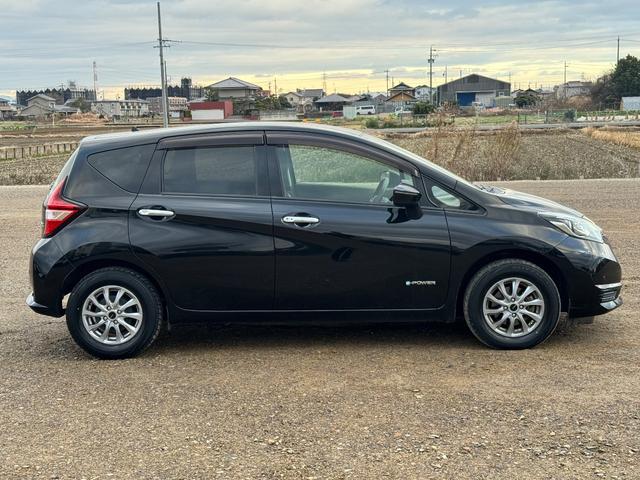 ノート e-パワー X FOUR 4WD SDナビ フルセグTV リアカメラ スマートキー LEDヘッドライト 衝突軽減ブレーキ 前ドラレコ Bluetooth 社外14インチアルミ ETC(7枚目)