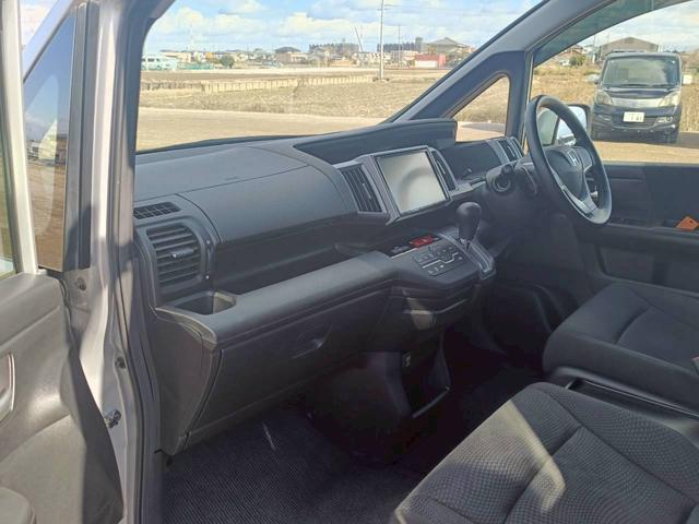 ステップワゴンスパーダ Ｚ　ＳＤナビ　フルセグＴＶ　リアカメラ　フリップダウンモニター　スマートキー　ＨＩＤヘッドライト　両側パワスラ　前ドラレコ　純正１６インチアルミ　ＥＴＣ（32枚目）