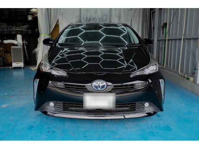 プリウス Ｓツーリングセレクション　トヨタ純正９インチＳＤナビ　ＥＴＣ　アイドリングストップ　盗難防止装置　バックカメラ　衝突軽減ブレーキ　スマートキー　フロントフォグランプ（3枚目）