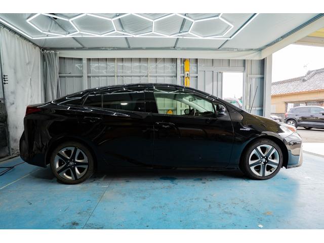 プリウス Ｓツーリングセレクション　トヨタ純正９インチＳＤナビ　ＥＴＣ　アイドリングストップ　盗難防止装置　バックカメラ　衝突軽減ブレーキ　スマートキー　フロントフォグランプ（5枚目）