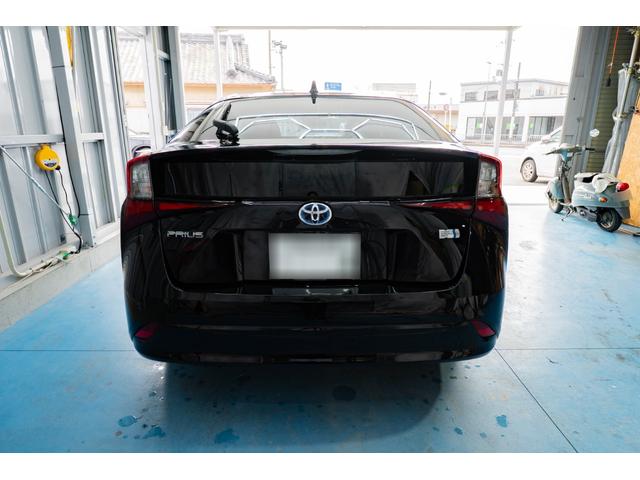 プリウス Ｓツーリングセレクション　トヨタ純正９インチＳＤナビ　ＥＴＣ　アイドリングストップ　盗難防止装置　バックカメラ　衝突軽減ブレーキ　スマートキー　フロントフォグランプ（7枚目）