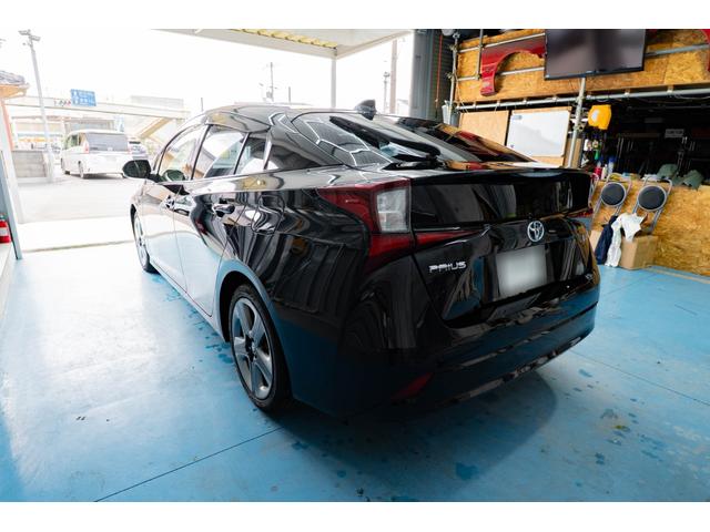 プリウス Ｓツーリングセレクション　トヨタ純正９インチＳＤナビ　ＥＴＣ　アイドリングストップ　盗難防止装置　バックカメラ　衝突軽減ブレーキ　スマートキー　フロントフォグランプ（8枚目）