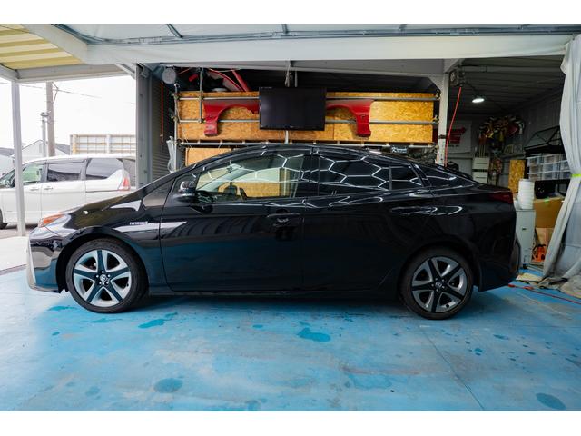 プリウス Ｓツーリングセレクション　トヨタ純正９インチＳＤナビ　ＥＴＣ　アイドリングストップ　盗難防止装置　バックカメラ　衝突軽減ブレーキ　スマートキー　フロントフォグランプ（9枚目）