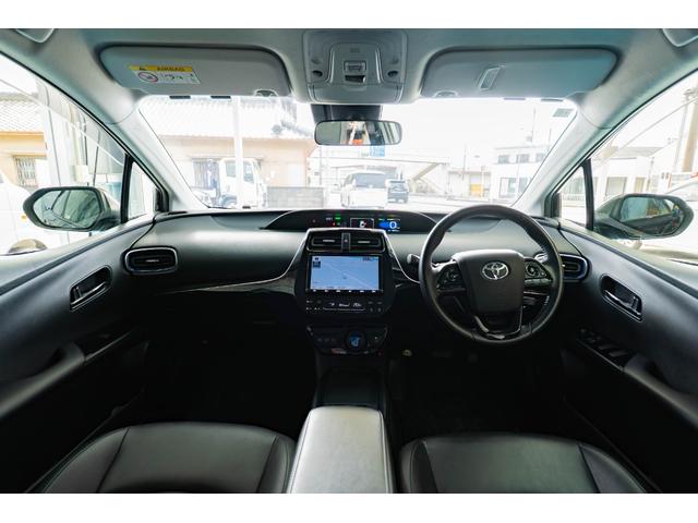 プリウス Ｓツーリングセレクション　トヨタ純正９インチＳＤナビ　ＥＴＣ　アイドリングストップ　盗難防止装置　バックカメラ　衝突軽減ブレーキ　スマートキー　フロントフォグランプ（10枚目）