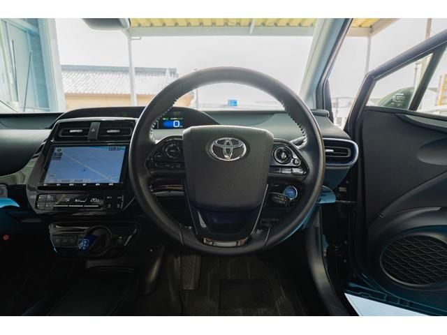 プリウス Ｓツーリングセレクション　トヨタ純正９インチＳＤナビ　ＥＴＣ　アイドリングストップ　盗難防止装置　バックカメラ　衝突軽減ブレーキ　スマートキー　フロントフォグランプ（11枚目）