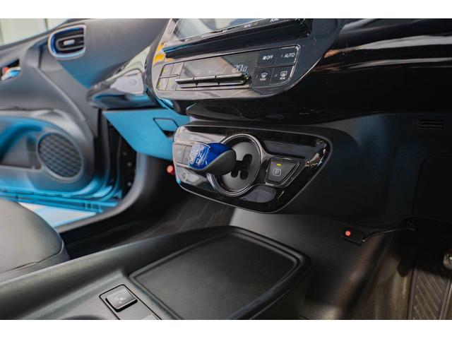 プリウス Ｓツーリングセレクション　トヨタ純正９インチＳＤナビ　ＥＴＣ　アイドリングストップ　盗難防止装置　バックカメラ　衝突軽減ブレーキ　スマートキー　フロントフォグランプ（15枚目）