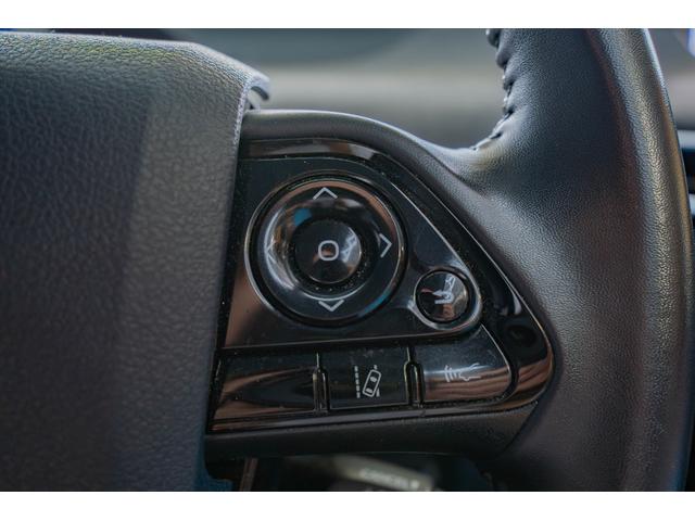 プリウス Ｓツーリングセレクション　トヨタ純正９インチＳＤナビ　ＥＴＣ　アイドリングストップ　盗難防止装置　バックカメラ　衝突軽減ブレーキ　スマートキー　フロントフォグランプ（17枚目）