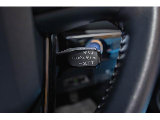 プリウス Ｓツーリングセレクション　トヨタ純正９インチＳＤナビ　ＥＴＣ　アイドリングストップ　盗難防止装置　バックカメラ　衝突軽減ブレーキ　スマートキー　フロントフォグランプ（18枚目）