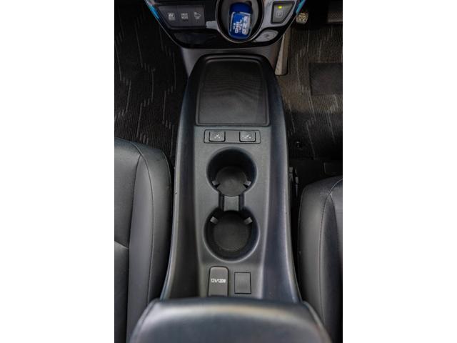 プリウス Ｓツーリングセレクション　トヨタ純正９インチＳＤナビ　ＥＴＣ　アイドリングストップ　盗難防止装置　バックカメラ　衝突軽減ブレーキ　スマートキー　フロントフォグランプ（24枚目）