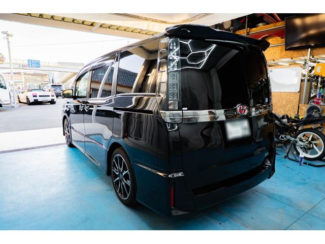 ヴォクシー ＺＳ　Ｇ’ｓ　後席モニター　両側電動スライドドア　ＥＴＣ　アイドリングストップ　ドライブレコーダー　バックカメラ　ワンオーナー　シートヒーター（8枚目）