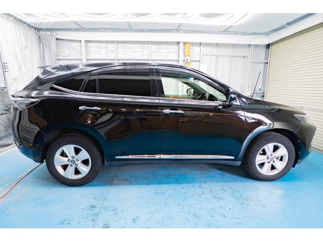 ハリアー エレガンス　サンルーフ　ＥＴＣ　電動シート　バックカメラ　アイドリングストップ　横滑り防止装置　エアコン　クーラー　パワステ　フルセグＴＶ　メモリーナビ　パワーウィンドウ　スマートキー　ＬＥＤヘッドライト（5枚目）