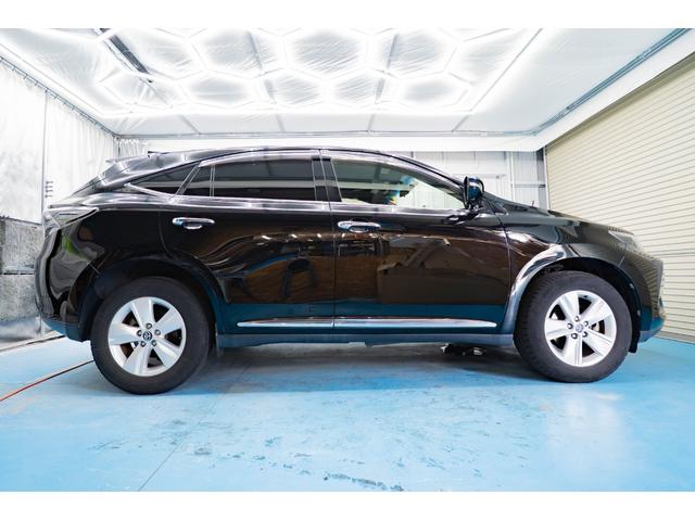 ハリアー エレガンス　サンルーフ　ＥＴＣ　電動シート　バックカメラ　アイドリングストップ　横滑り防止装置　エアコン　クーラー　パワステ　フルセグＴＶ　メモリーナビ　パワーウィンドウ　スマートキー　ＬＥＤヘッドライト（46枚目）