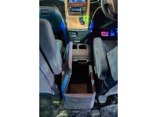 ヴェルファイア ２．４ＺプラチナセレクションＩＩタイプゴルドＩＩ　フルセグＴＶ　ＥＴＣ　後席モニター　エアバッグ　サイドエアバッグ　カーテンエアバッグ　ＡＢＳ　横滑り防止装置　障害物センサー　バックカメラ　盗難防止装置　パワステ　ＨＤＤナビ　ミュージックサーバー（22枚目）