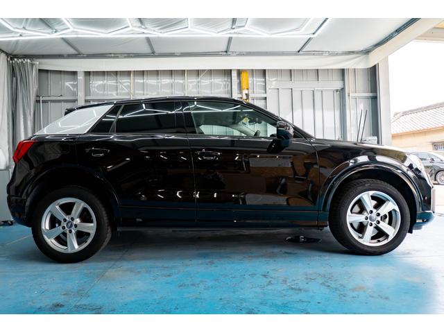 Q2 1.0TFSIスポーツ シートヒーター ETC ドライブレコーダー アイドリングストップ カーテンエアバッグ アダプティブクルーズコントロール 横滑り防止装置 MTモード付き バックカメラ 盗難防止装置 ベンチシート(5枚目)