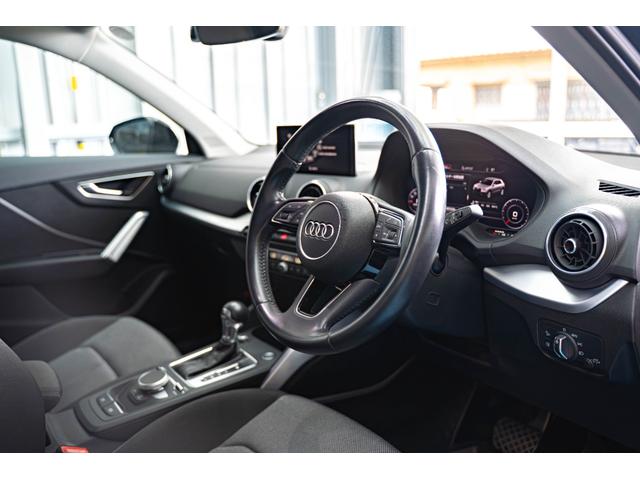 Q2 1.0TFSIスポーツ シートヒーター ETC ドライブレコーダー アイドリングストップ カーテンエアバッグ アダプティブクルーズコントロール 横滑り防止装置 MTモード付き バックカメラ 盗難防止装置 ベンチシート(14枚目)