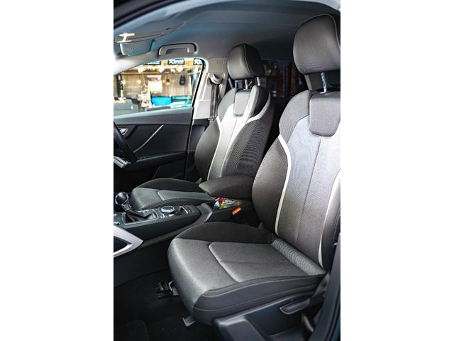 Q2 1.0TFSIスポーツ シートヒーター ETC ドライブレコーダー アイドリングストップ カーテンエアバッグ アダプティブクルーズコントロール 横滑り防止装置 MTモード付き バックカメラ 盗難防止装置 ベンチシート(28枚目)