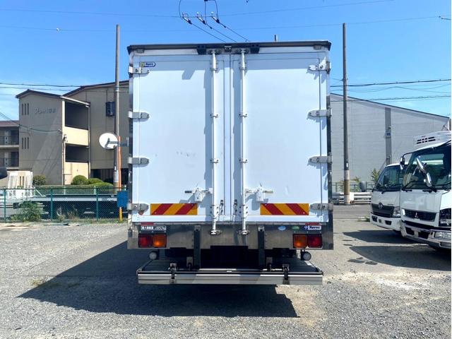 フォワード 　冷蔵冷凍車　－３０℃設定低温設定　極東開発床下格納パワーゲート　上物：東プレ製　荷台内寸：６２２　２２９　２０１／ｃｍ　ラッシングレール２段　６２ボディ　フルワイド　２１０馬力　バックモニター（6枚目）