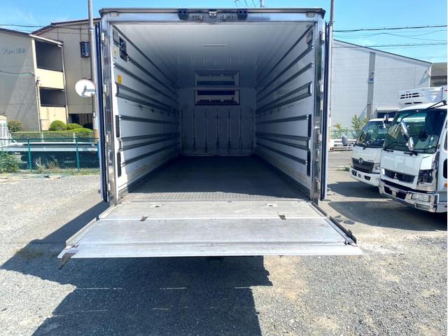フォワード 　冷蔵冷凍車　－３０℃設定低温設定　極東開発床下格納パワーゲート　上物：東プレ製　荷台内寸：６２２　２２９　２０１／ｃｍ　ラッシングレール２段　６２ボディ　フルワイド　２１０馬力　バックモニター（9枚目）