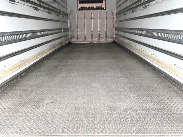 フォワード 　冷蔵冷凍車　－３０℃設定低温設定　極東開発床下格納パワーゲート　上物：東プレ製　荷台内寸：６２２　２２９　２０１／ｃｍ　ラッシングレール２段　６２ボディ　フルワイド　２１０馬力　バックモニター（10枚目）