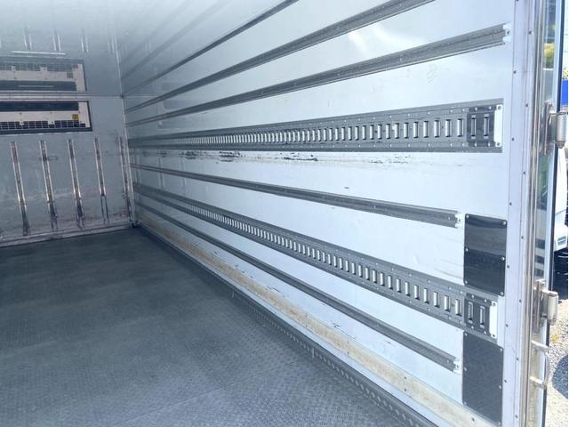 フォワード 　冷蔵冷凍車　－３０℃設定低温設定　極東開発床下格納パワーゲート　上物：東プレ製　荷台内寸：６２２　２２９　２０１／ｃｍ　ラッシングレール２段　６２ボディ　フルワイド　２１０馬力　バックモニター（11枚目）