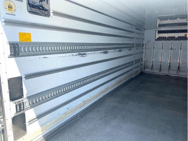 フォワード 　冷蔵冷凍車　－３０℃設定低温設定　極東開発床下格納パワーゲート　上物：東プレ製　荷台内寸：６２２　２２９　２０１／ｃｍ　ラッシングレール２段　６２ボディ　フルワイド　２１０馬力　バックモニター（12枚目）
