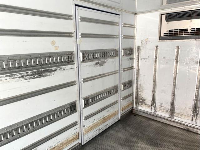 フォワード 　冷蔵冷凍車　－３０℃設定低温設定　極東開発床下格納パワーゲート　上物：東プレ製　荷台内寸：６２２　２２９　２０１／ｃｍ　ラッシングレール２段　６２ボディ　フルワイド　２１０馬力　バックモニター（13枚目）