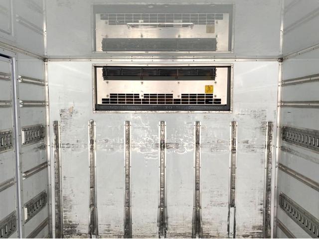 フォワード 　冷蔵冷凍車　－３０℃設定低温設定　極東開発床下格納パワーゲート　上物：東プレ製　荷台内寸：６２２　２２９　２０１／ｃｍ　ラッシングレール２段　６２ボディ　フルワイド　２１０馬力　バックモニター（14枚目）