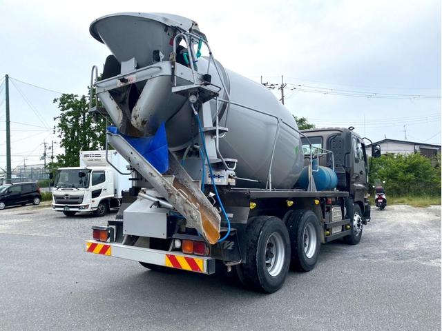 ギガ 　コンクリートミキサー　カヤバ　Ｍ４４　ドラム容量８．７？　混合容量１０５６０ｋｇ　いすゞ自動車ディーラーエンジン載せ替え済６ＵＺ１リビルト　電動ホッパーカバー　アドブルー　ＥＴＣ（3枚目）