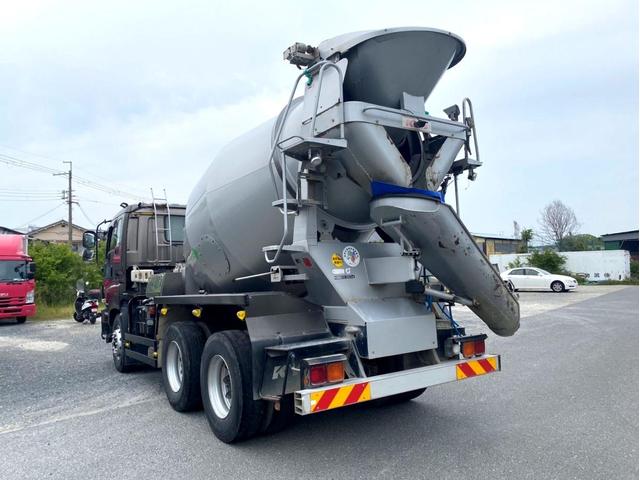 ギガ 　コンクリートミキサー　カヤバ　Ｍ４４　ドラム容量８．７？　混合容量１０５６０ｋｇ　いすゞ自動車ディーラーエンジン載せ替え済６ＵＺ１リビルト　電動ホッパーカバー　アドブルー　ＥＴＣ（4枚目）