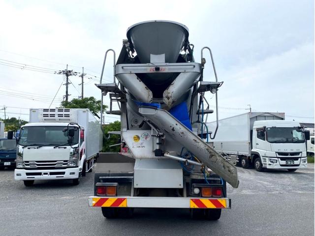 ギガ 　コンクリートミキサー　カヤバ　Ｍ４４　ドラム容量８．７？　混合容量１０５６０ｋｇ　いすゞ自動車ディーラーエンジン載せ替え済６ＵＺ１リビルト　電動ホッパーカバー　アドブルー　ＥＴＣ（6枚目）