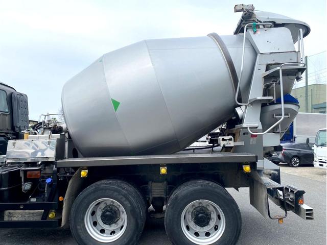 ギガ 　コンクリートミキサー　カヤバ　Ｍ４４　ドラム容量８．７？　混合容量１０５６０ｋｇ　いすゞ自動車ディーラーエンジン載せ替え済６ＵＺ１リビルト　電動ホッパーカバー　アドブルー　ＥＴＣ（8枚目）