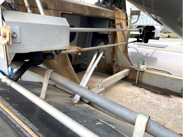 ギガ 　コンクリートミキサー　カヤバ　Ｍ４４　ドラム容量８．７？　混合容量１０５６０ｋｇ　いすゞ自動車ディーラーエンジン載せ替え済６ＵＺ１リビルト　電動ホッパーカバー　アドブルー　ＥＴＣ（19枚目）