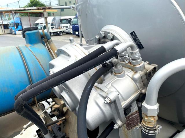 ギガ 　コンクリートミキサー　カヤバ　Ｍ４４　ドラム容量８．７？　混合容量１０５６０ｋｇ　いすゞ自動車ディーラーエンジン載せ替え済６ＵＺ１リビルト　電動ホッパーカバー　アドブルー　ＥＴＣ（20枚目）