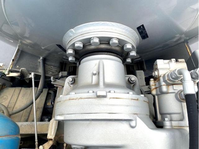 ギガ 　コンクリートミキサー　カヤバ　Ｍ４４　ドラム容量８．７？　混合容量１０５６０ｋｇ　いすゞ自動車ディーラーエンジン載せ替え済６ＵＺ１リビルト　電動ホッパーカバー　アドブルー　ＥＴＣ（22枚目）