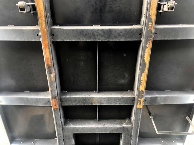 エルフトラック 　３ｔ　ダンプ　低床　ターボ　コボレーン　新明和工業　全塗装済　内寸：３０５　１６１／ｃｍ（18枚目）