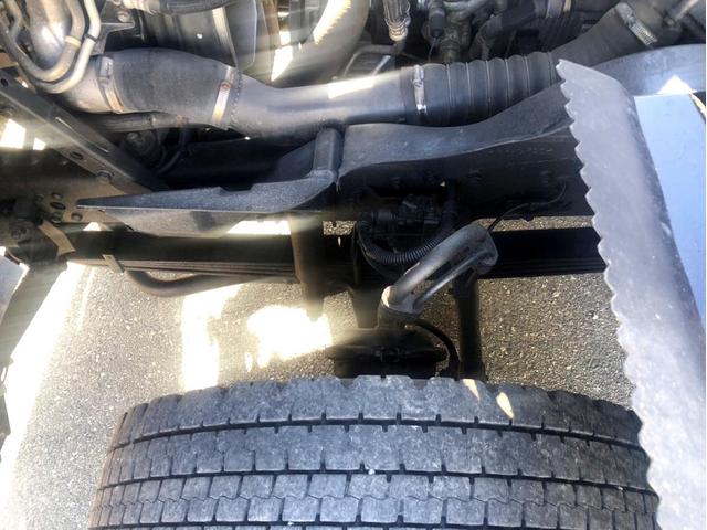 ファイター 　平ボディ　増トンタダノ　５段クレーン　フックイン　２．９３ｔ吊　ラジコン付　後輪エアサス　アルミブロック　リターダ付　２７０馬力　バックモニター　ベッド付　アドブルー　荷台内寸：５５９　２２２／ｃｍ（28枚目）