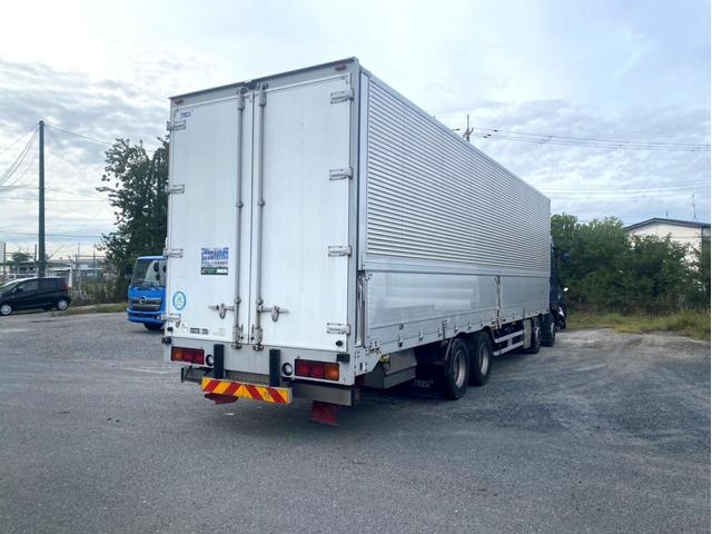 ギガ 　アルミウイング　後輪エアサス　日本トレクス　ラッシングレール２段　荷台内寸：長さ９６１幅２４０高さ２６４　最大積載量：１３，８００Ｋｇ　３８０馬力　２デフ　バックモニター　ヘッド付き　アドブルー（3枚目）