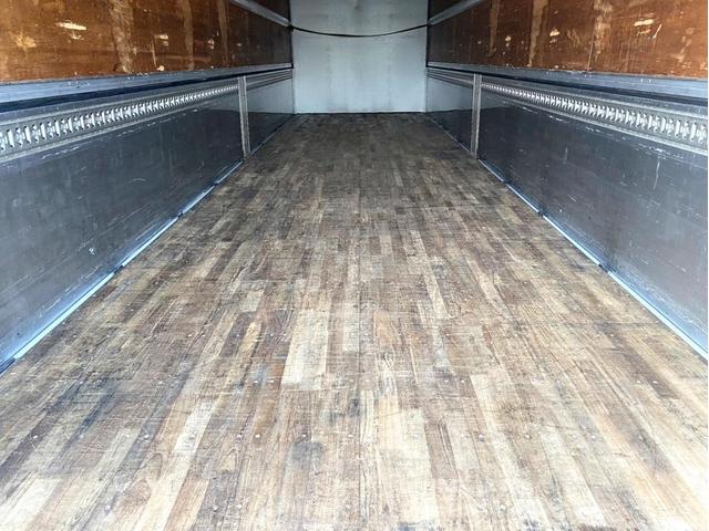 ギガ 　アルミウイング　後輪エアサス　日本トレクス　ラッシングレール２段　荷台内寸：長さ９６１幅２４０高さ２６４　最大積載量：１３，８００Ｋｇ　３８０馬力　２デフ　バックモニター　ヘッド付き　アドブルー（8枚目）