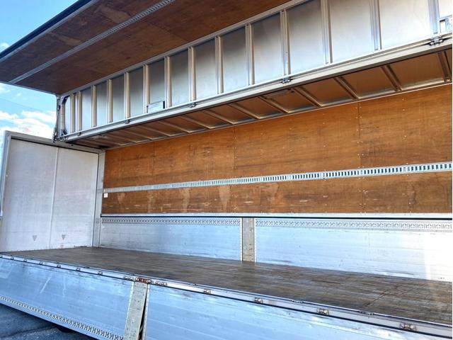 ギガ 　アルミウイング　後輪エアサス　日本トレクス　ラッシングレール２段　荷台内寸：長さ９６１幅２４０高さ２６４　最大積載量：１３，８００Ｋｇ　３８０馬力　２デフ　バックモニター　ヘッド付き　アドブルー（13枚目）