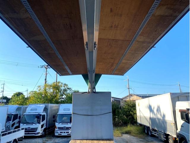 ギガ 　アルミウイング　後輪エアサス　日本トレクス　ラッシングレール２段　荷台内寸：長さ９６１幅２４０高さ２６４　最大積載量：１３，８００Ｋｇ　３８０馬力　２デフ　バックモニター　ヘッド付き　アドブルー（18枚目）