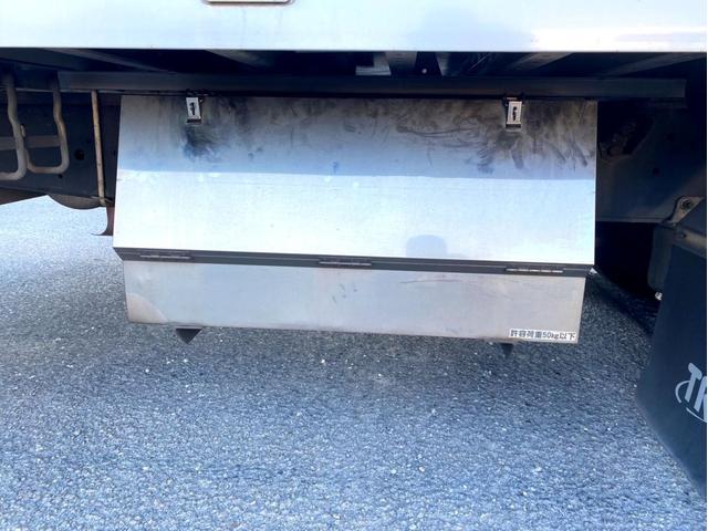 ギガ 　アルミウイング　後輪エアサス　日本トレクス　ラッシングレール２段　荷台内寸：長さ９６１幅２４０高さ２６４　最大積載量：１３，８００Ｋｇ　３８０馬力　２デフ　バックモニター　ヘッド付き　アドブルー（30枚目）