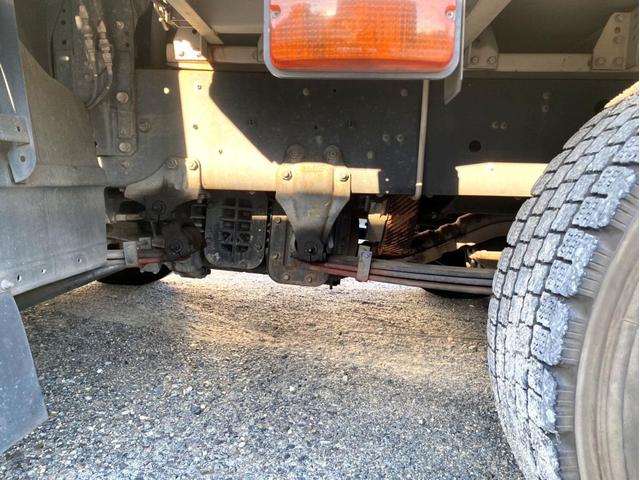 ギガ 　アルミウイング　後輪エアサス　日本トレクス　ラッシングレール２段　荷台内寸：長さ９６１幅２４０高さ２６４　最大積載量：１３，８００Ｋｇ　３８０馬力　２デフ　バックモニター　ヘッド付き　アドブルー（31枚目）