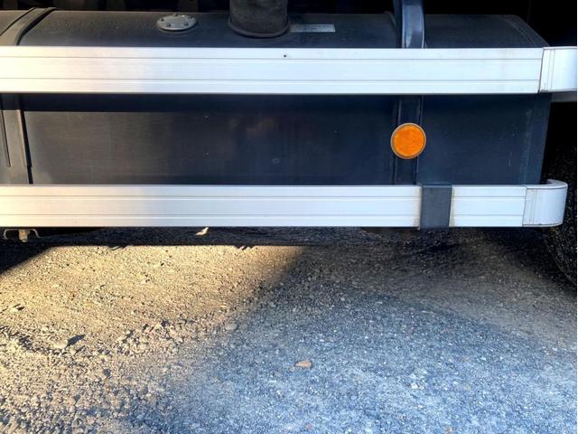 ギガ 　アルミウイング　後輪エアサス　日本トレクス　ラッシングレール２段　荷台内寸：長さ９６１幅２４０高さ２６４　最大積載量：１３，８００Ｋｇ　３８０馬力　２デフ　バックモニター　ヘッド付き　アドブルー（33枚目）