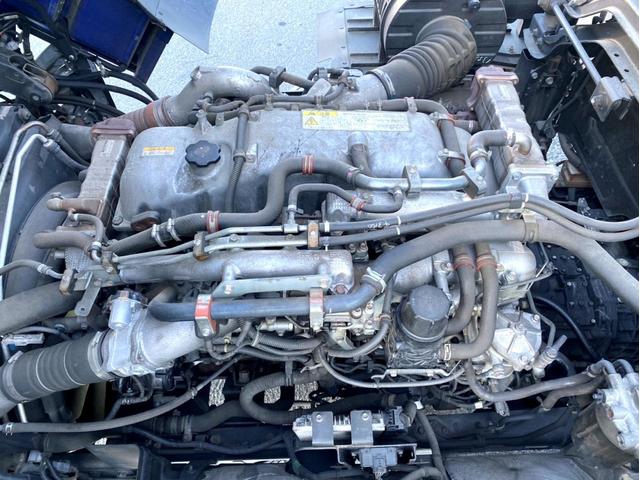 ギガ 　アルミウイング　後輪エアサス　日本トレクス　ラッシングレール２段　荷台内寸：長さ９６１幅２４０高さ２６４　最大積載量：１３，８００Ｋｇ　３８０馬力　２デフ　バックモニター　ヘッド付き　アドブルー（40枚目）