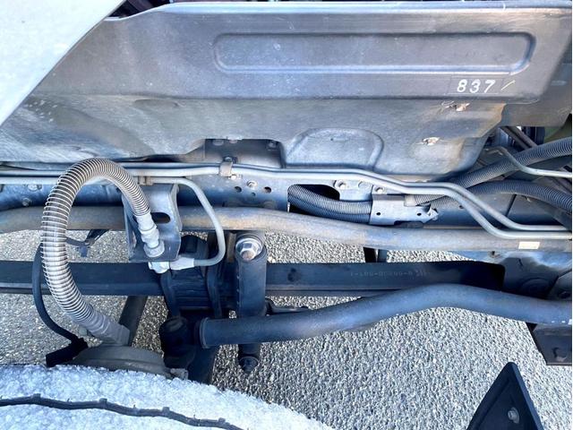 ギガ 　アルミウイング　後輪エアサス　日本トレクス　ラッシングレール２段　荷台内寸：長さ９６１幅２４０高さ２６４　最大積載量：１３，８００Ｋｇ　３８０馬力　２デフ　バックモニター　ヘッド付き　アドブルー（46枚目）