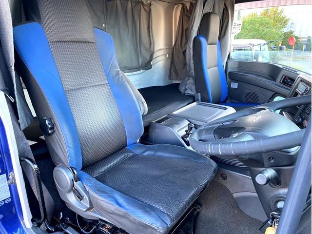 ギガ 　アルミウイング　後輪エアサス　日本トレクス　ラッシングレール２段　荷台内寸：長さ９６１幅２４０高さ２６４　最大積載量：１３，８００Ｋｇ　３８０馬力　２デフ　バックモニター　ヘッド付き　アドブルー（50枚目）