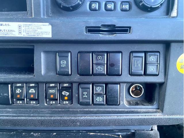 ギガ 　アルミウイング　後輪エアサス　日本トレクス　ラッシングレール２段　荷台内寸：長さ９６１幅２４０高さ２６４　最大積載量：１３，８００Ｋｇ　３８０馬力　２デフ　バックモニター　ヘッド付き　アドブルー（56枚目）