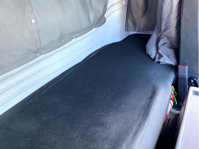 ギガ 　アルミウイング　後輪エアサス　日本トレクス　ラッシングレール２段　荷台内寸：長さ９６１幅２４０高さ２６４　最大積載量：１３，８００Ｋｇ　３８０馬力　２デフ　バックモニター　ヘッド付き　アドブルー（62枚目）