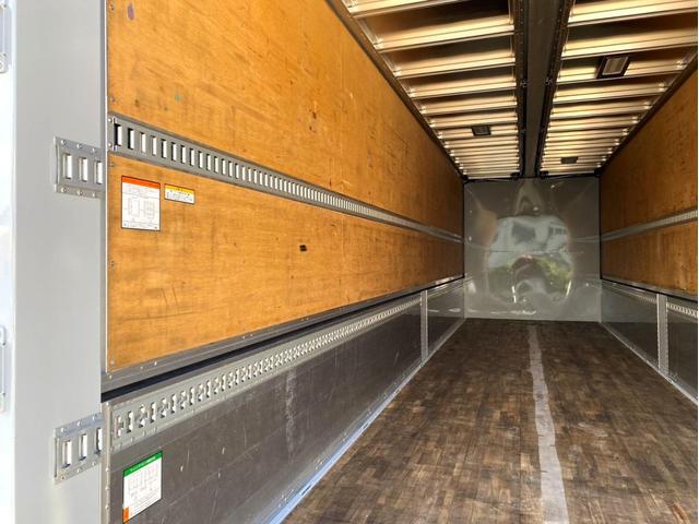 ギガ 　３８０馬力　塗装済　ラッシングレール２段　後輪エアサス　荷台内寸　（ｃｍ）：長さ９６０　幅２４０　高さ２６５　最大積載量：１３９００ｋｇ　４軸　バックモニター　アドブルー　タンク３００　Ｌ　ｘ　２（10枚目）