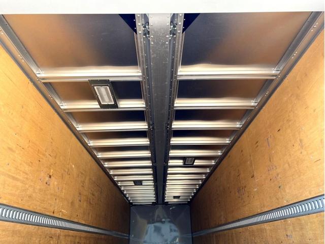 ギガ 　３８０馬力　塗装済　ラッシングレール２段　後輪エアサス　荷台内寸　（ｃｍ）：長さ９６０　幅２４０　高さ２６５　最大積載量：１３９００ｋｇ　４軸　バックモニター　アドブルー　タンク３００　Ｌ　ｘ　２（11枚目）